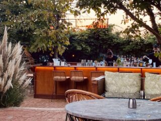 Backyard Bebeköy Bar ve Bahçe Bölümü