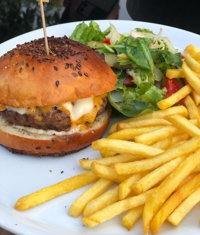 Backyard Bebeköy Burger