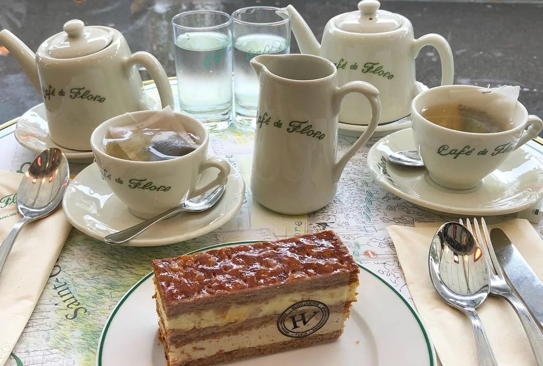 Café de Flore Paris Masa Düzeni