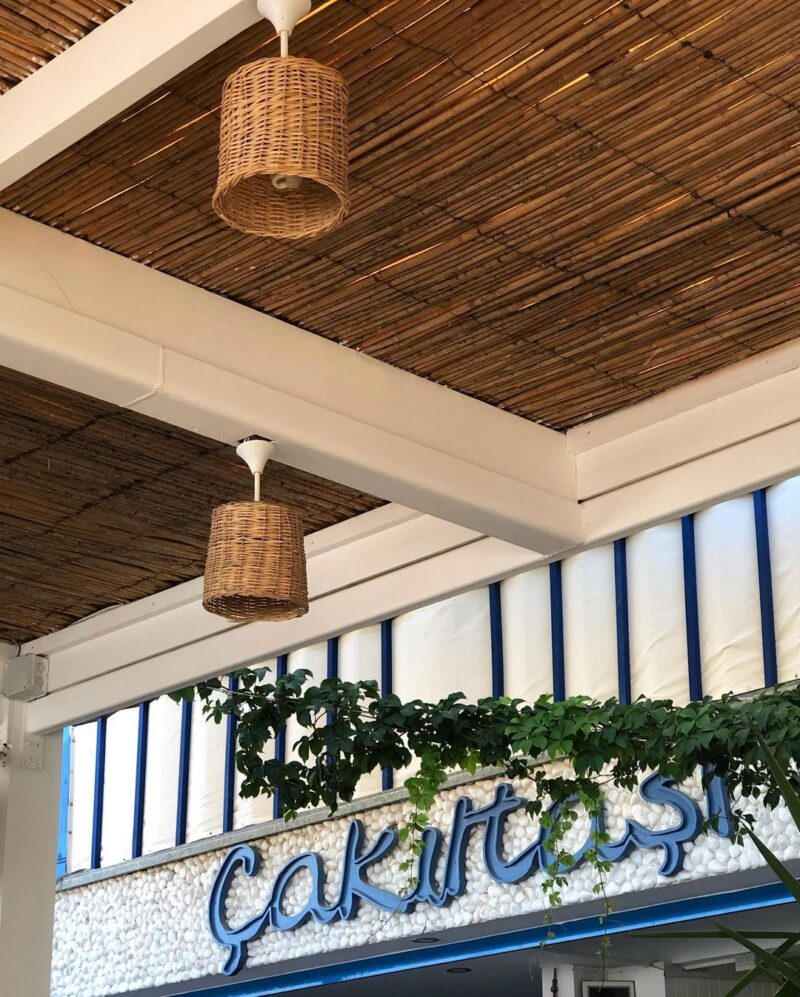 Çakıltaşı Beach Cafe Restaurant Girişi