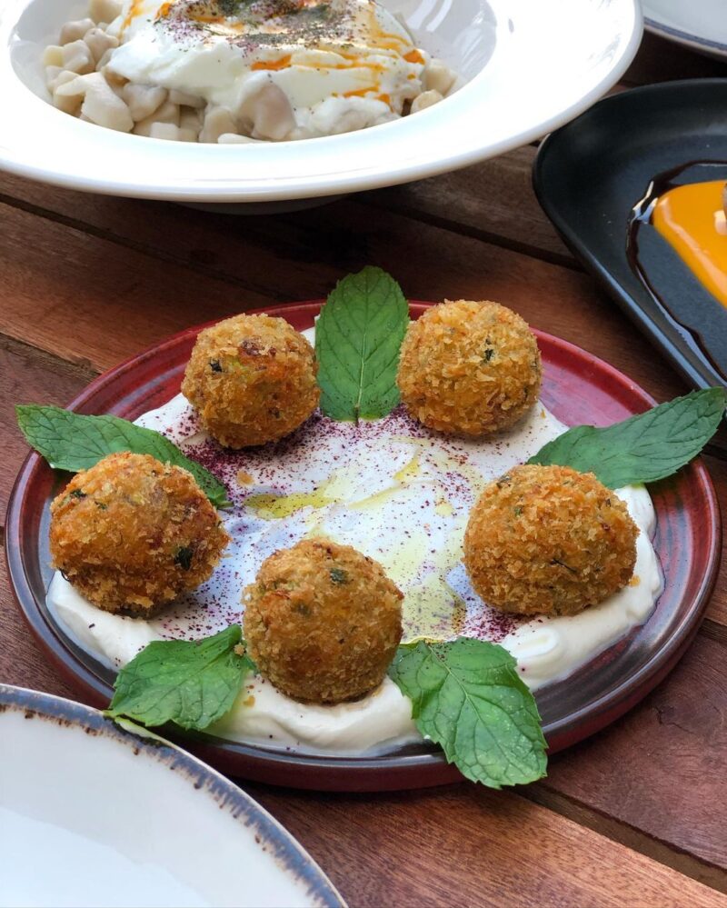 Reserved Restaurant Lounge Kapadokya Kızarmış Toplar