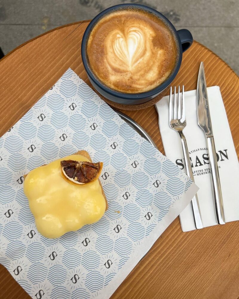 Season Artisan Bakery Tatlı ve Cappuccino