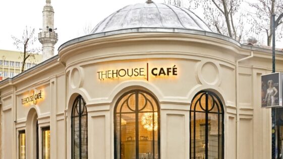 The House Cafe Corner Dışarısı