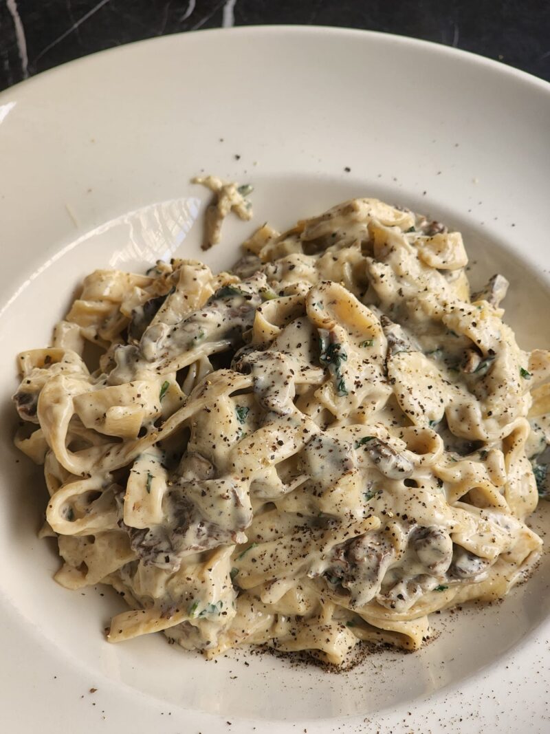 Emporio Ristorante Akaretler Permesan Tekerinde Makarna