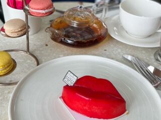 Fauchon Paris Zorlu Center Dudak Şeklinde Tatlı