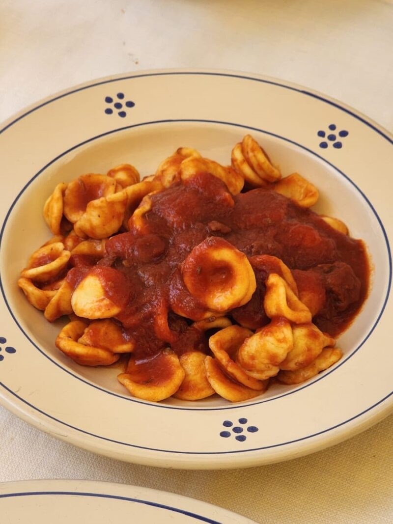 Alberobello Güney İtalya Ristorante La Cantina 1