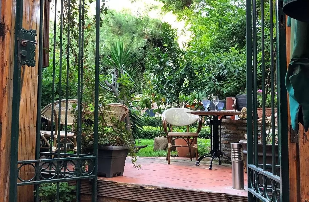 Antica Locanda Bahçe Bölümü Kapı Girişi