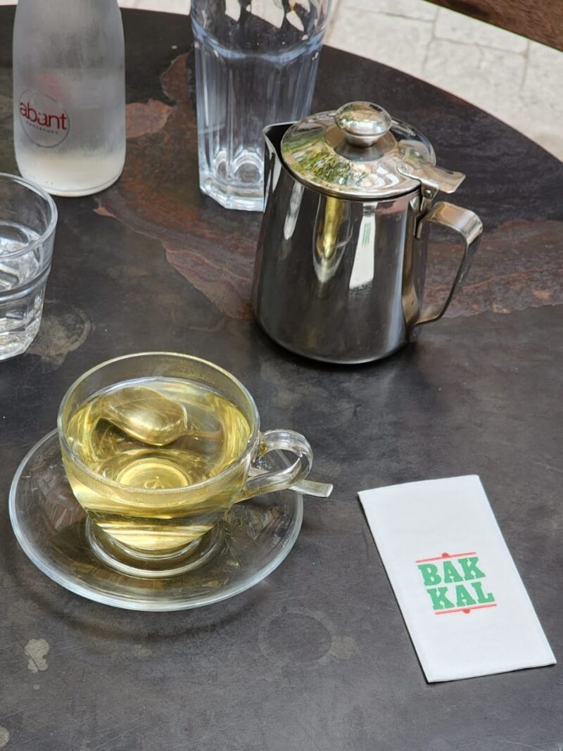 Bakkal Kafe Galata Çay