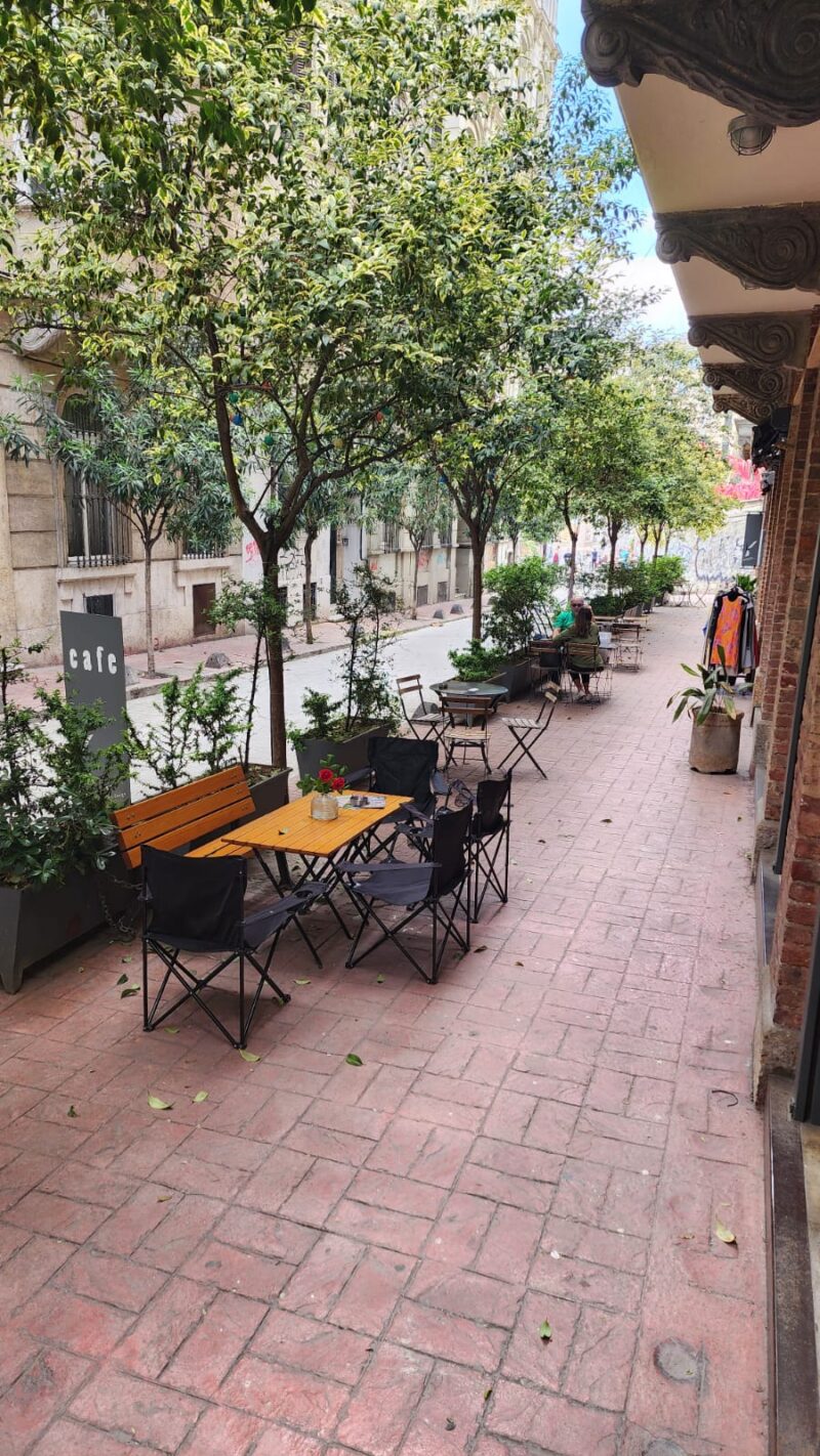 Bakkal Kafe Galata Dışarısı 1