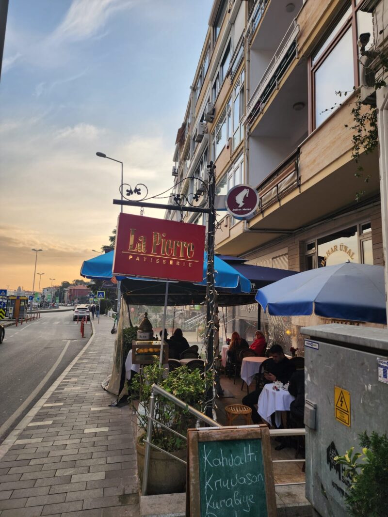 La Pierre Patisserie Giriş