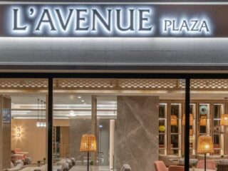 L'avenue Plaza Cafe Girişi