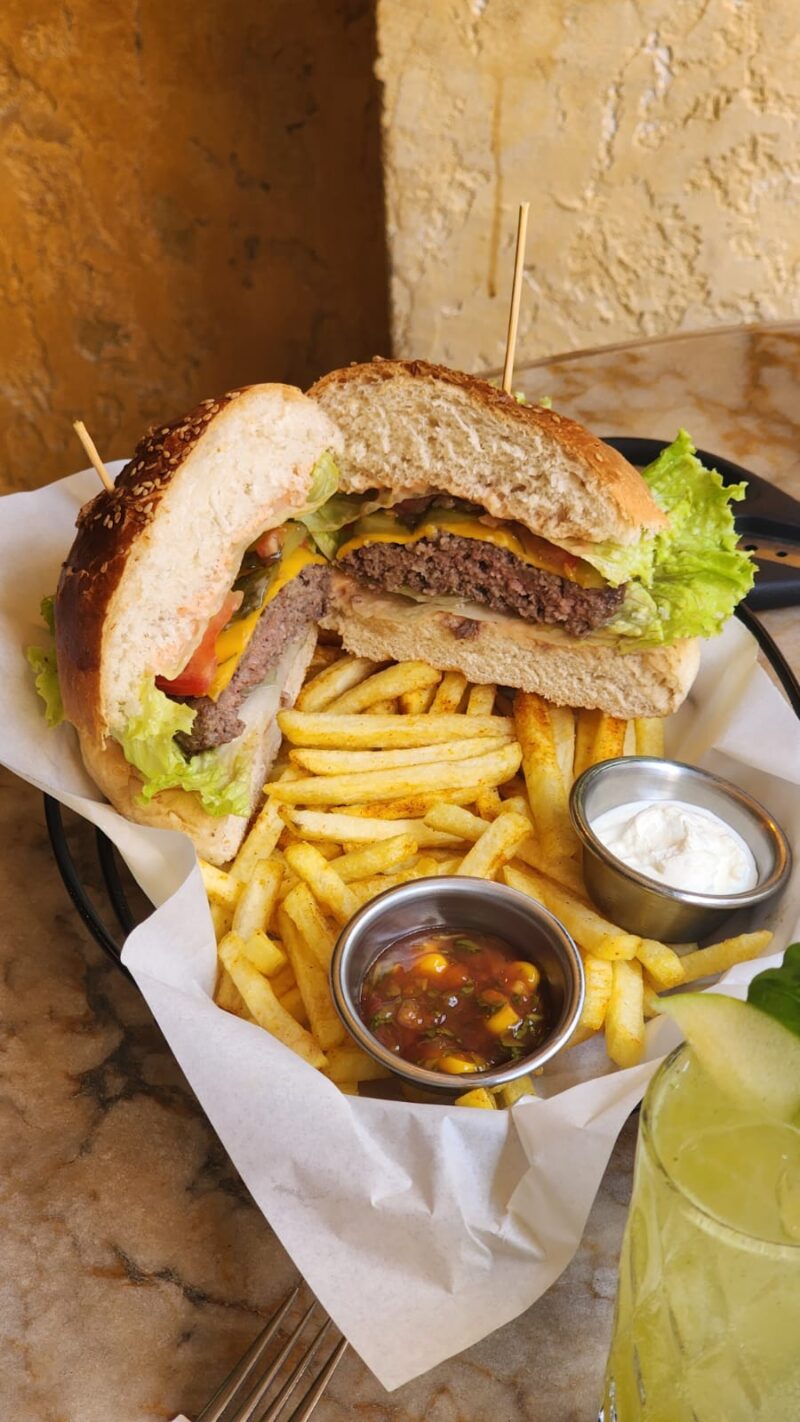Ra Gastro Pub Beşiktaş Burger