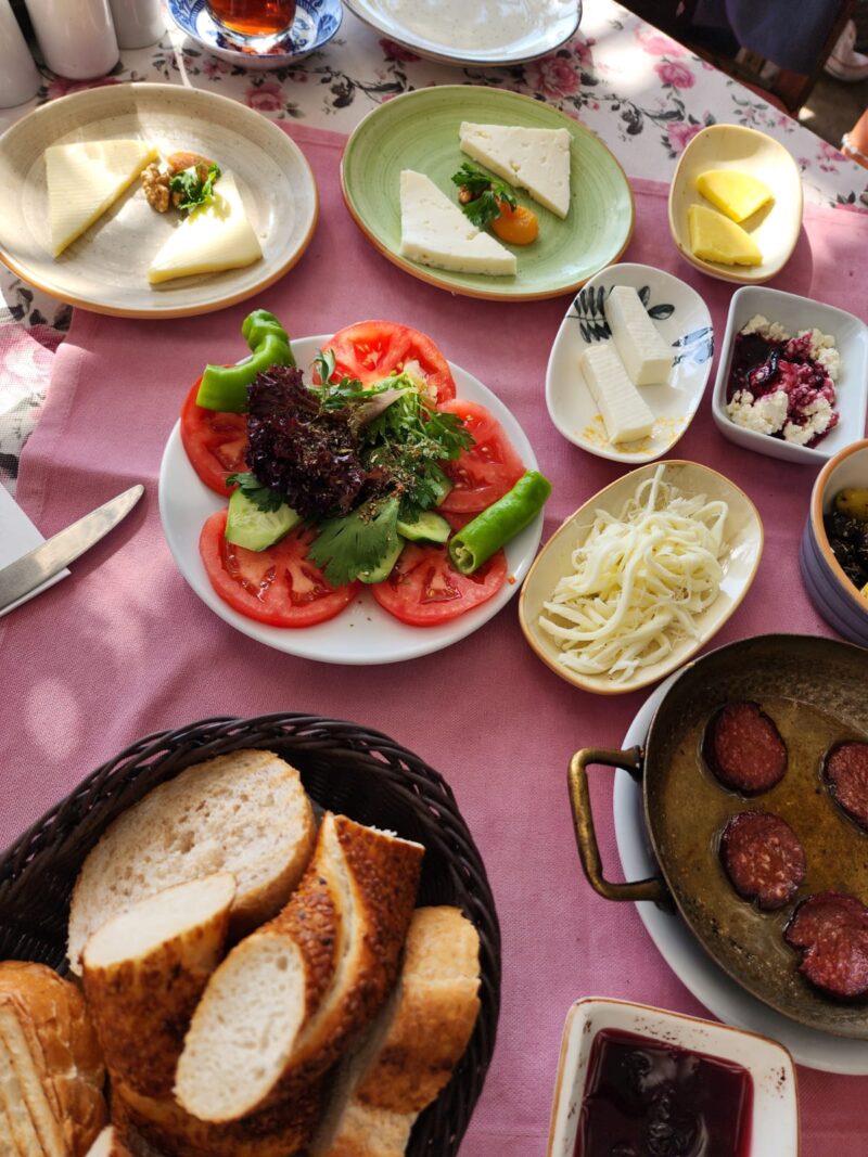 Sade Kahve Serpme Kahvaltı