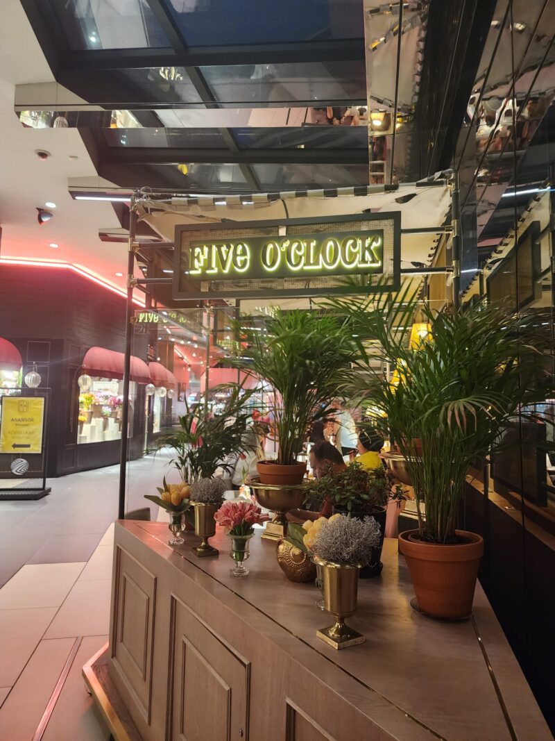 Five O'Clock Zorlu Avm Dış Bölüm