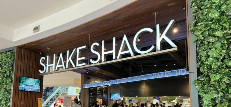 Shake Shack İstinye Park Girişi