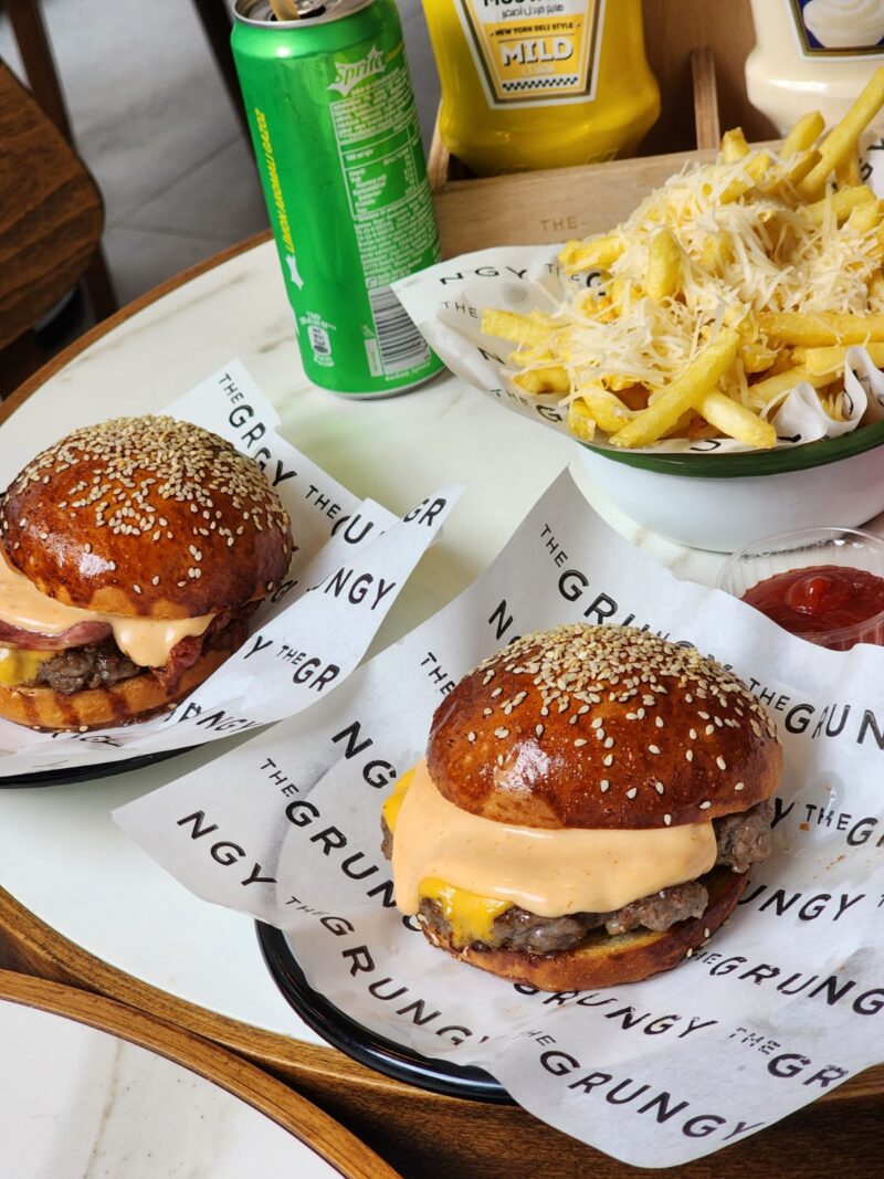 The Grungy Etiler Cheeseburger