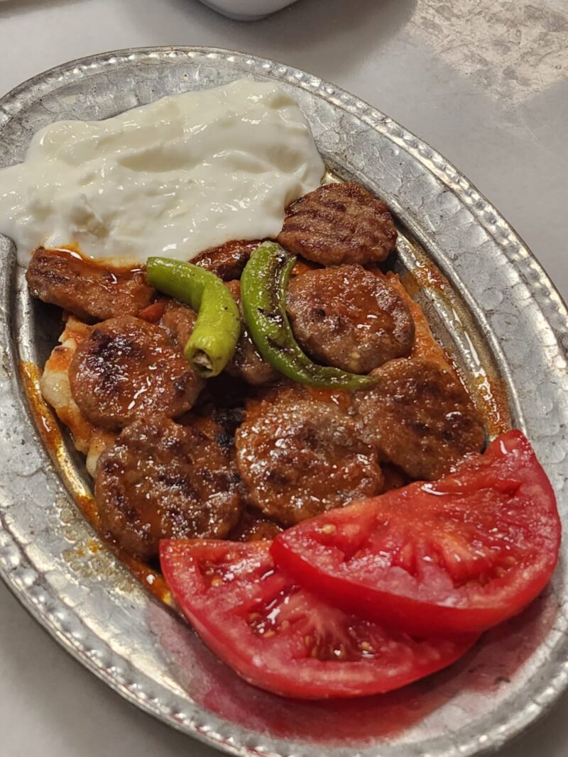 Yeşil Pideli Köfte Mahir Usta Pideli Köfte