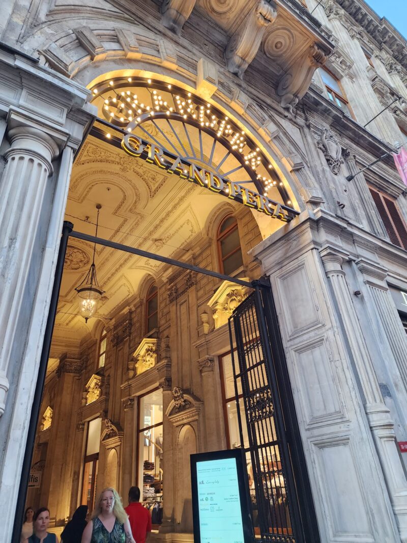 Zoe Garden Grand Pera Beyoğlu Giriş Katı