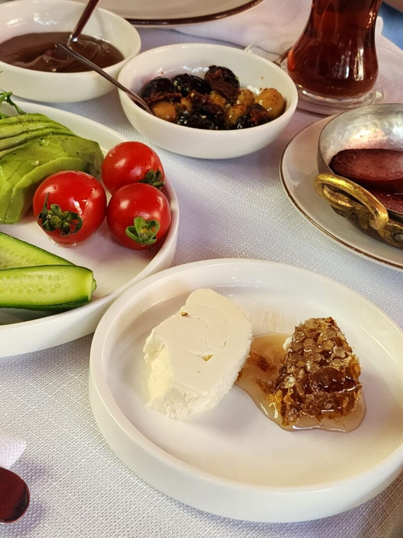 Gizia Brasserie Nişantaşı Serpme Kahvaltı 3
