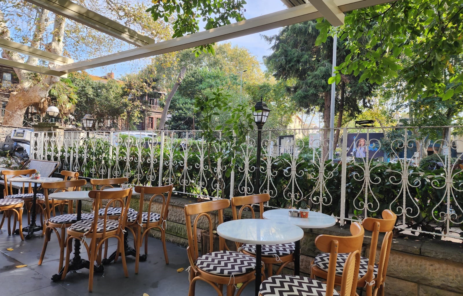 Bramble Cafe Yeniköy Bahçe Bölümü