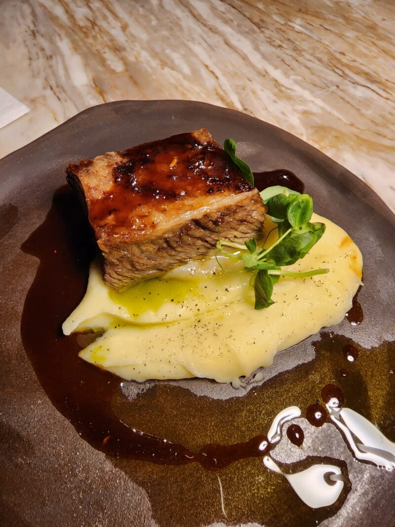 Markus Restaurant Maslak Dana kaburga