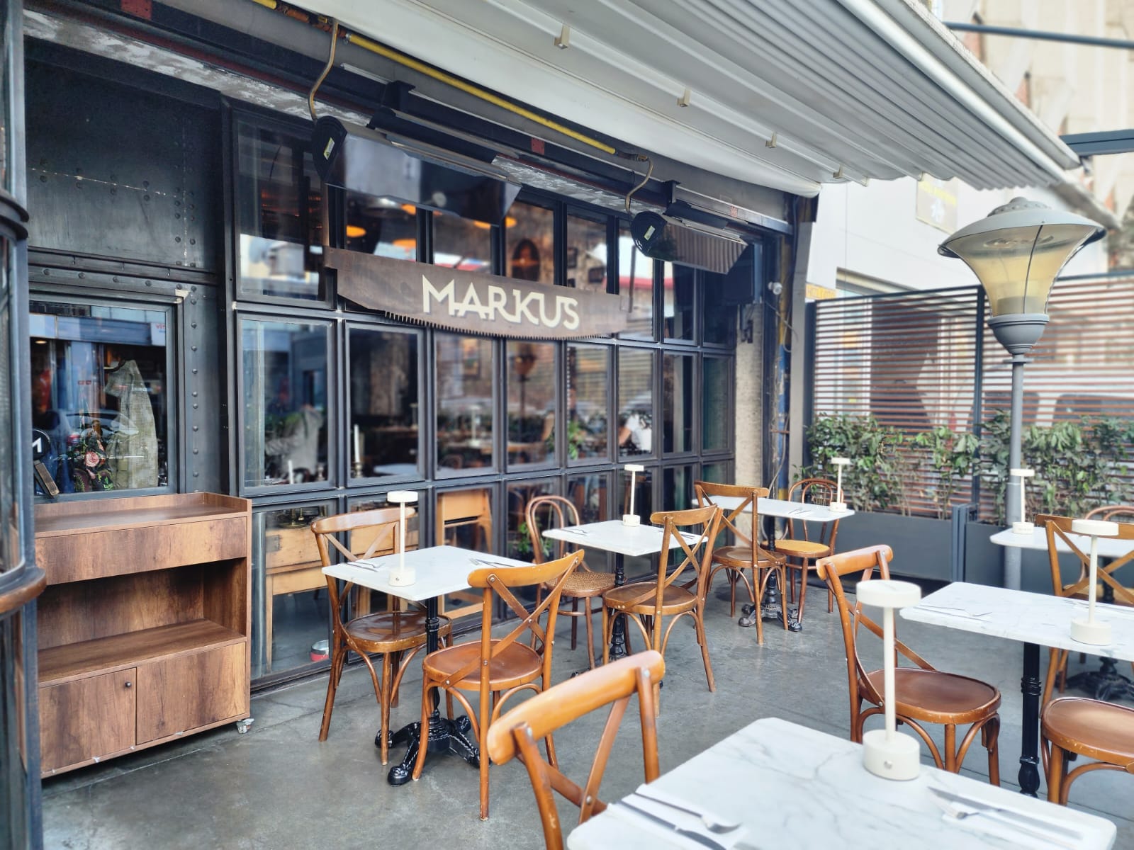 Markus Restaurant Maslak Dışarısı