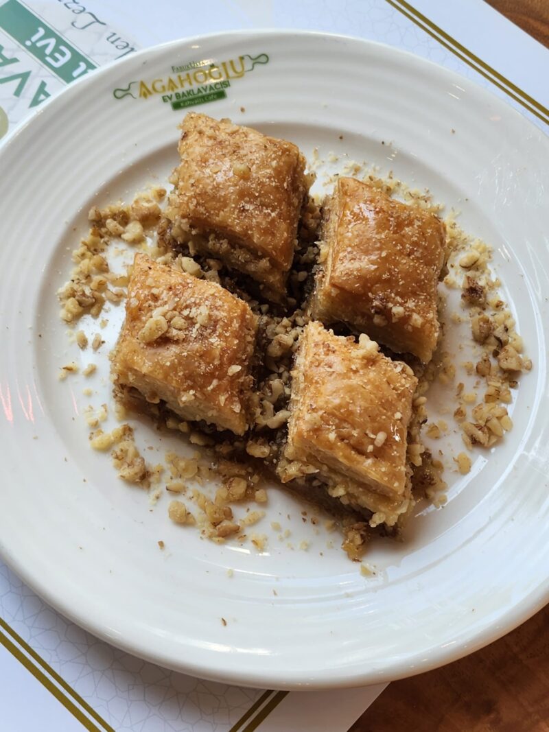 Agahoğlu Mantı Erenköy Cevizli Ev Baklavası