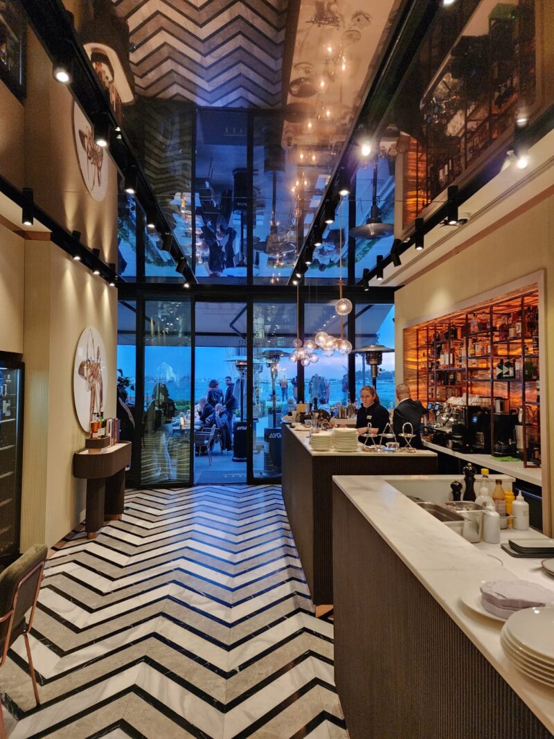 Divan Brasserie Galataport İçerisi