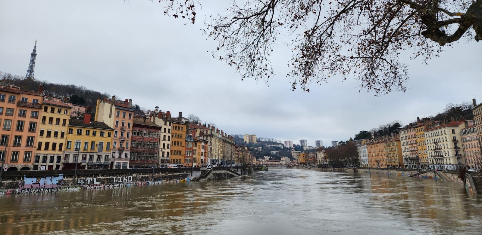Lyon Saone Nehri Manzarası