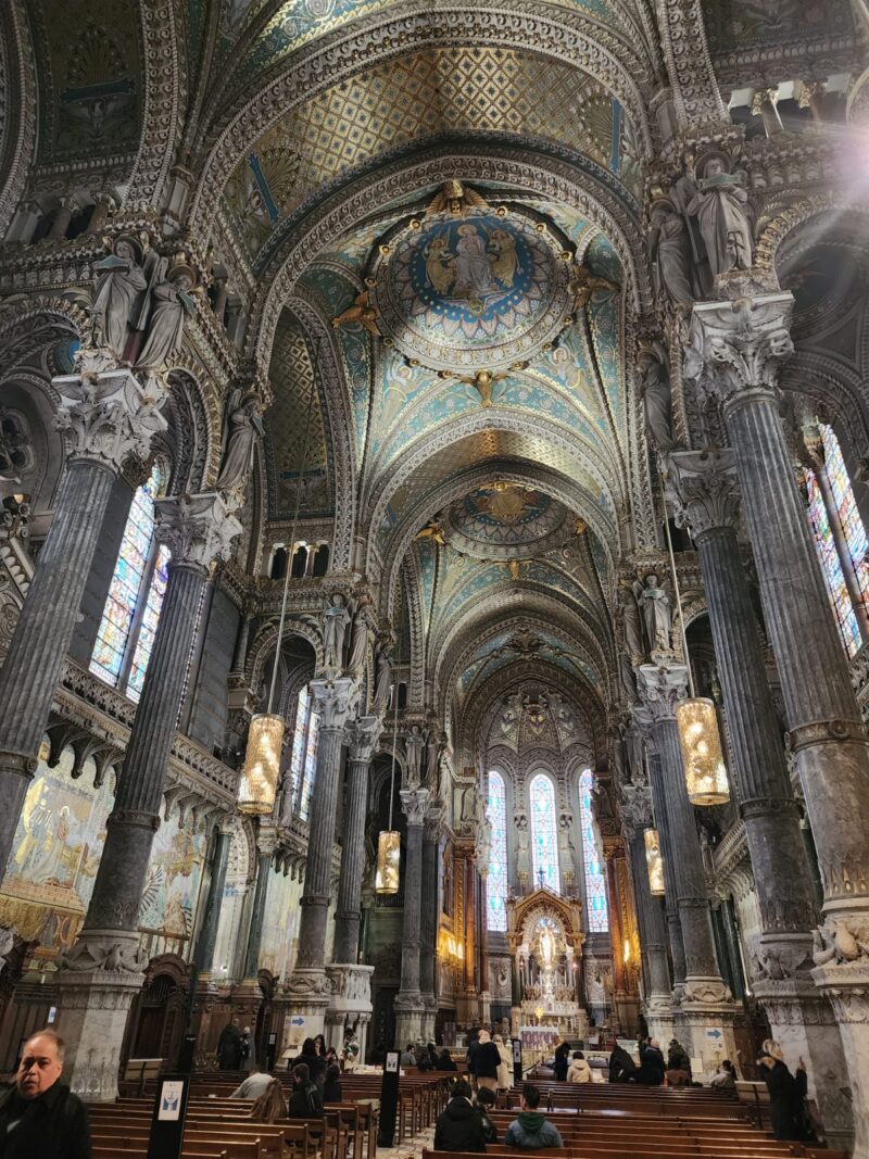 Notre-Dame de Fourvière Bazilikası İçerisi