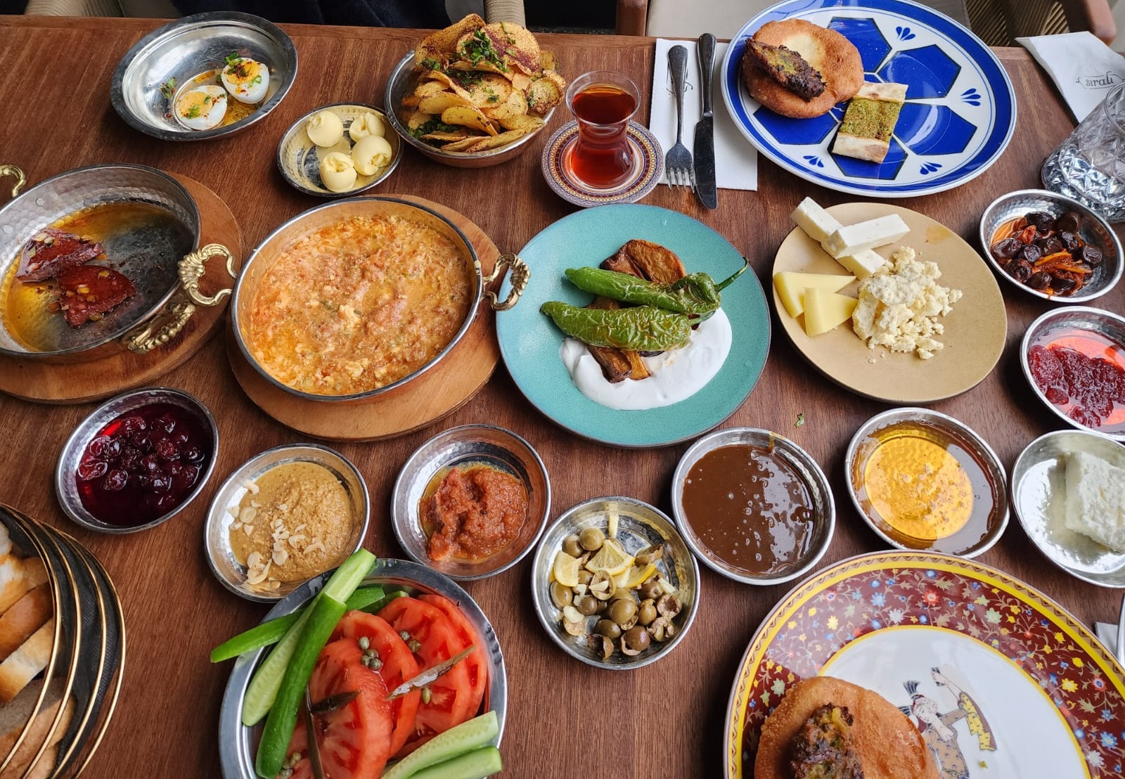 Sıralı Kebap Etiler Serpme Kahvaltı