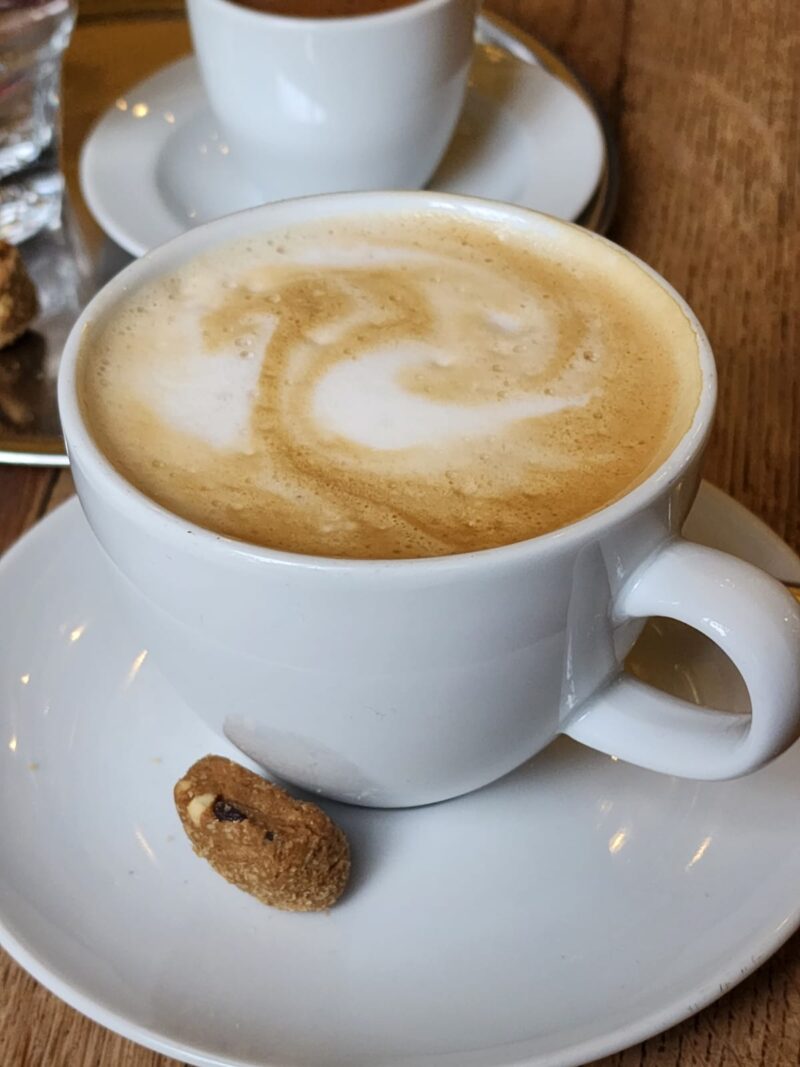 The House cafe Corner Nişantaşı Cappuccino