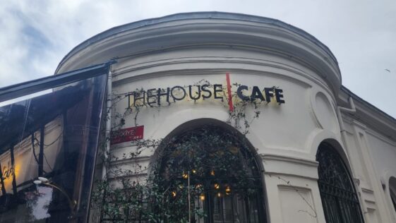 The House cafe Corner Nişantaşı Dışarısı