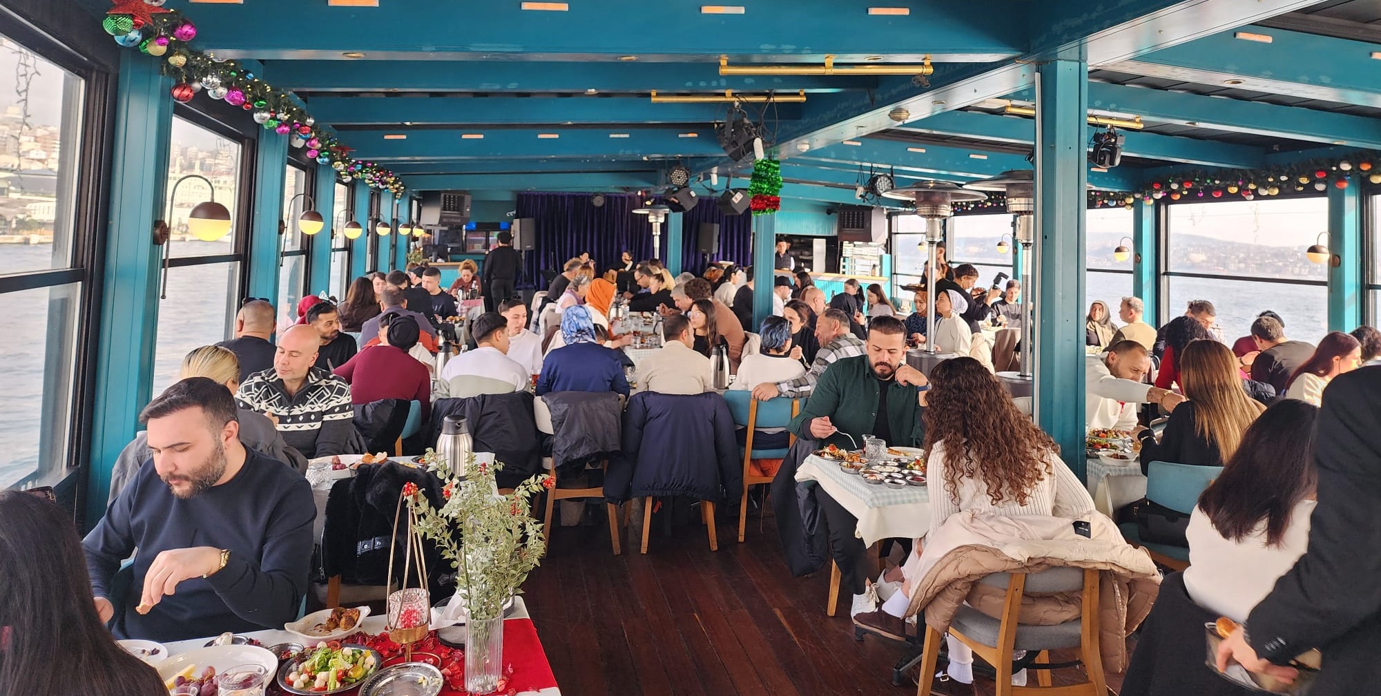 Le Vapeur Magique Terrace Restaurant Geç Kahvaltı