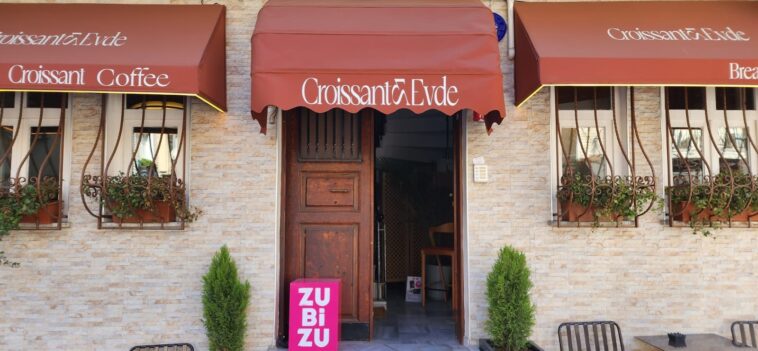 Croissantevde Arnavutköy Girişi