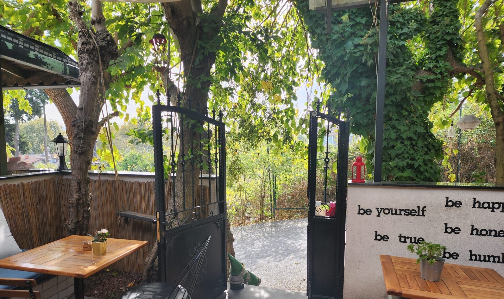 Yeni Bi'Köy Yeniköy Bahçe Bölümü