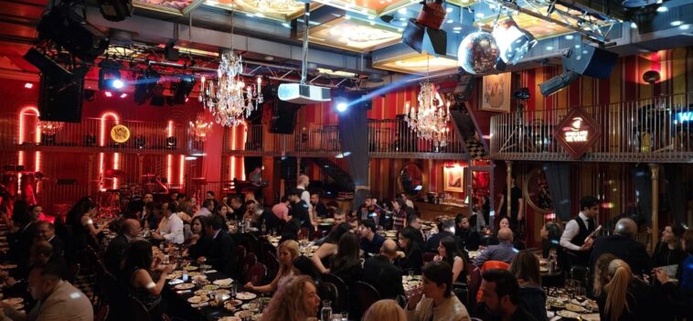 Dada Salon Kaberett İçerisi