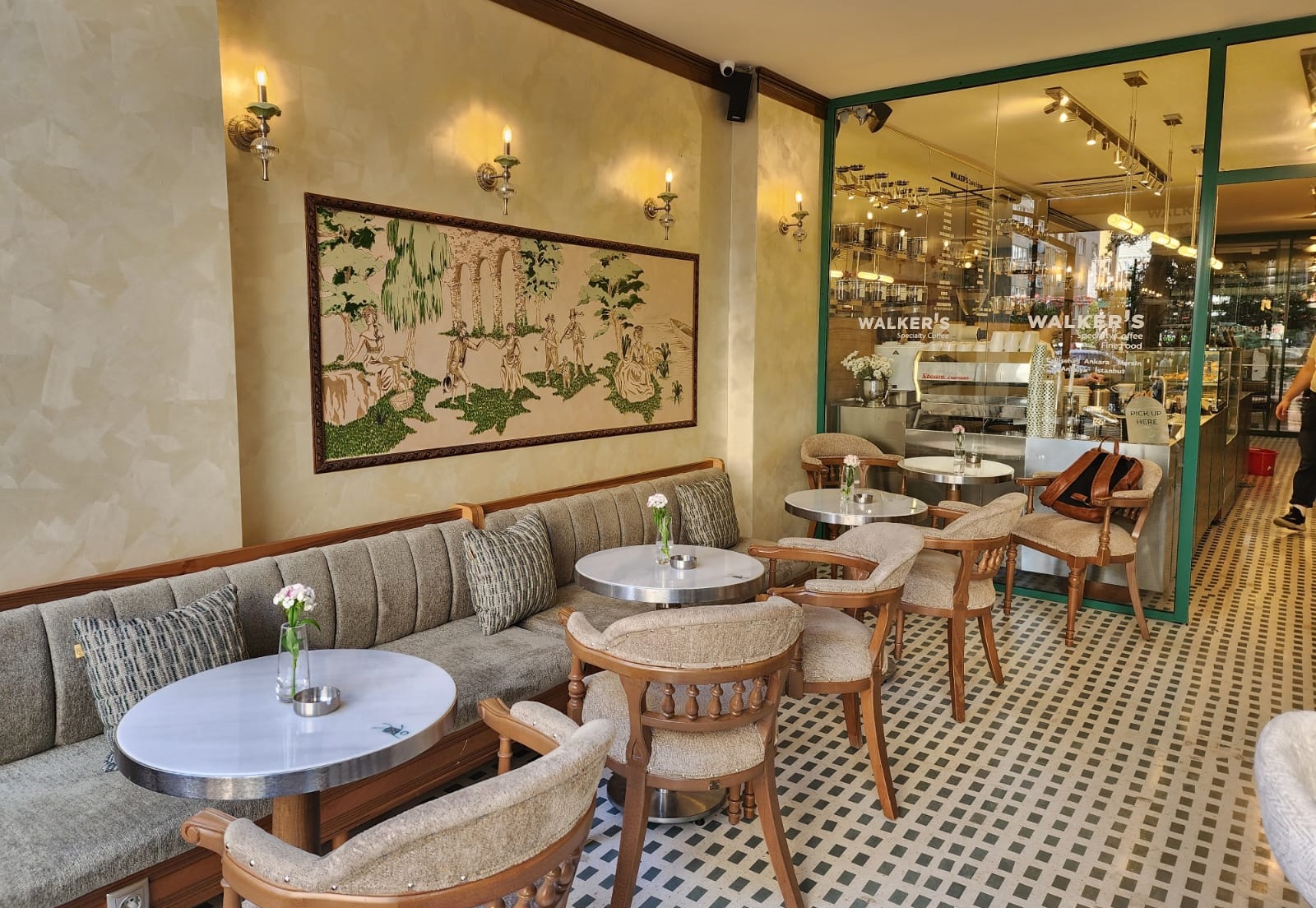 Walker’s Coffee House Moda İçerisi