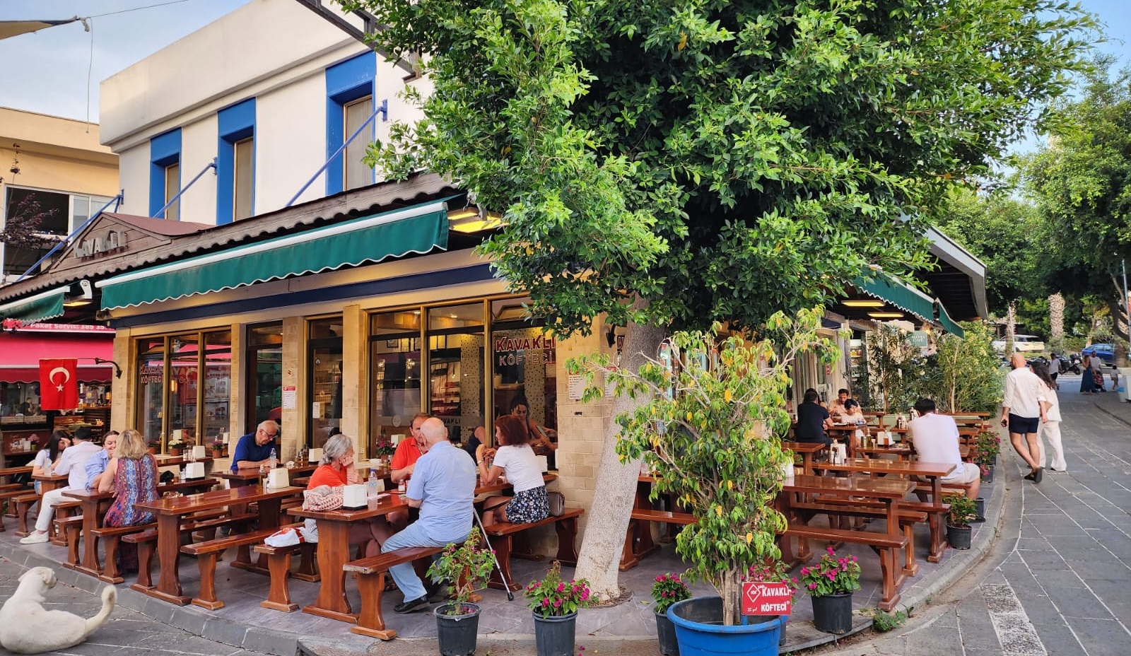 Kavaklı Köfteci Bodrum Yalıkavak Dışarısı