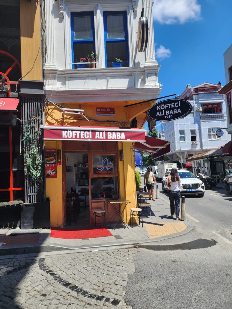 Köfteci Ali Baba Arnavutköy Giriş