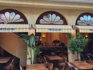 Mezzaluna İstinye Park Girişi