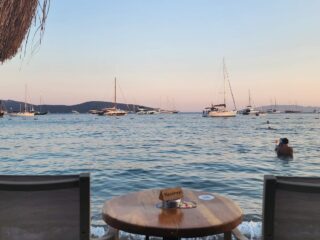 Yula Bodrum Denize Sıfır Masalar