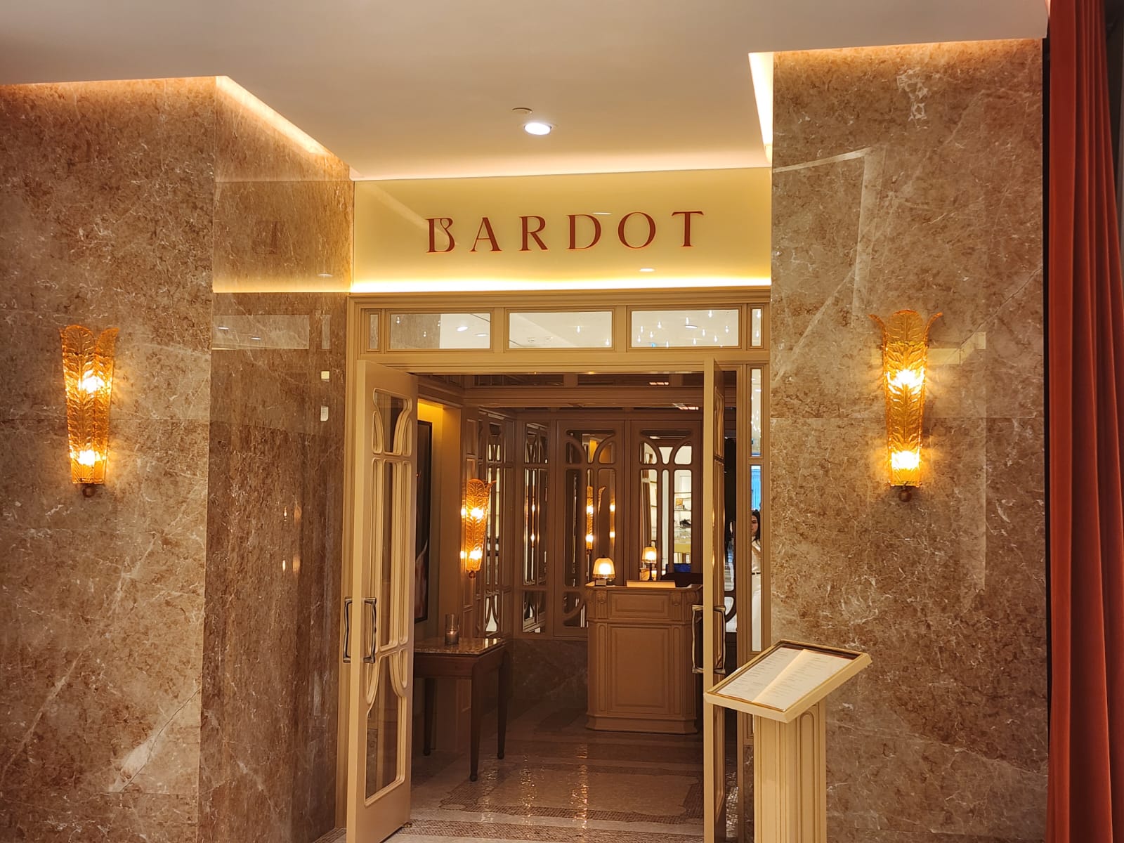Bardot Beymen Zorlu Center Girişi 1