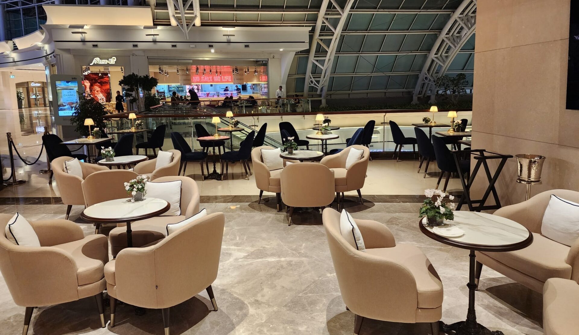 Cova İstanbul Dışarısı