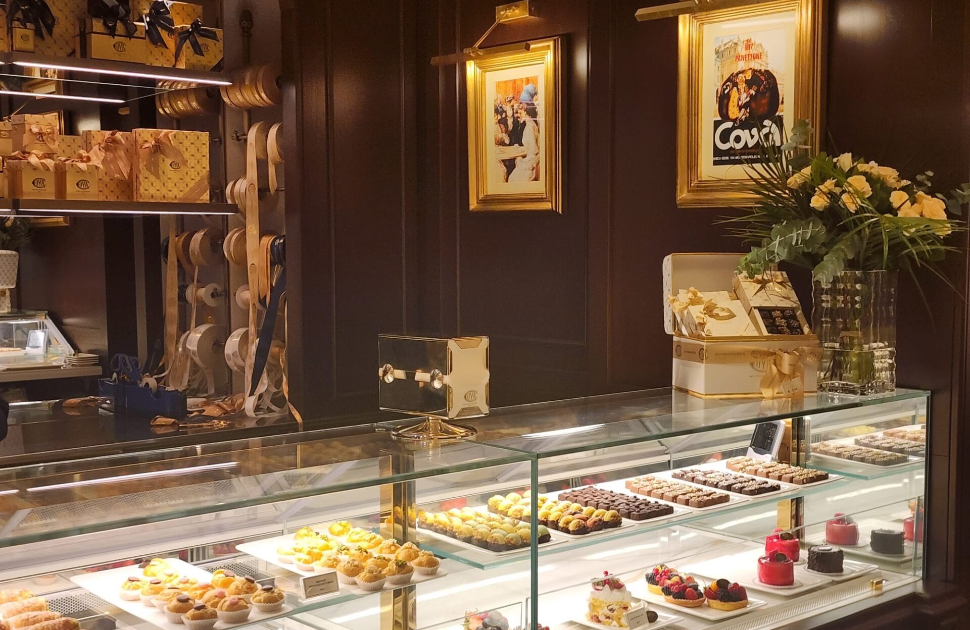 Cova İstanbul Tatlı Tezgahı ve İçerisi