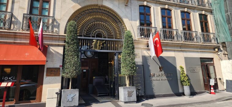 JW Marriott İstanbul Bosphorus Girişi