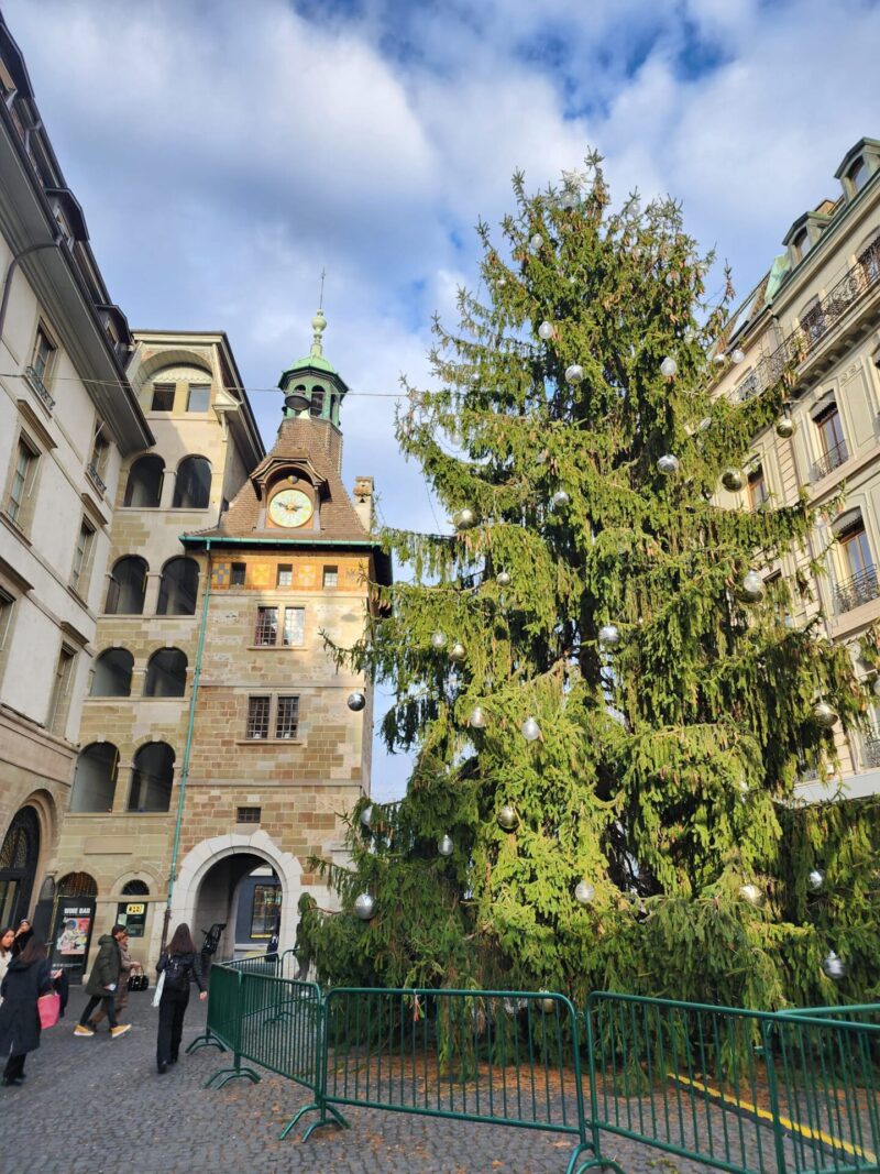 Cenevre Merkezdeki Saat Kulesi