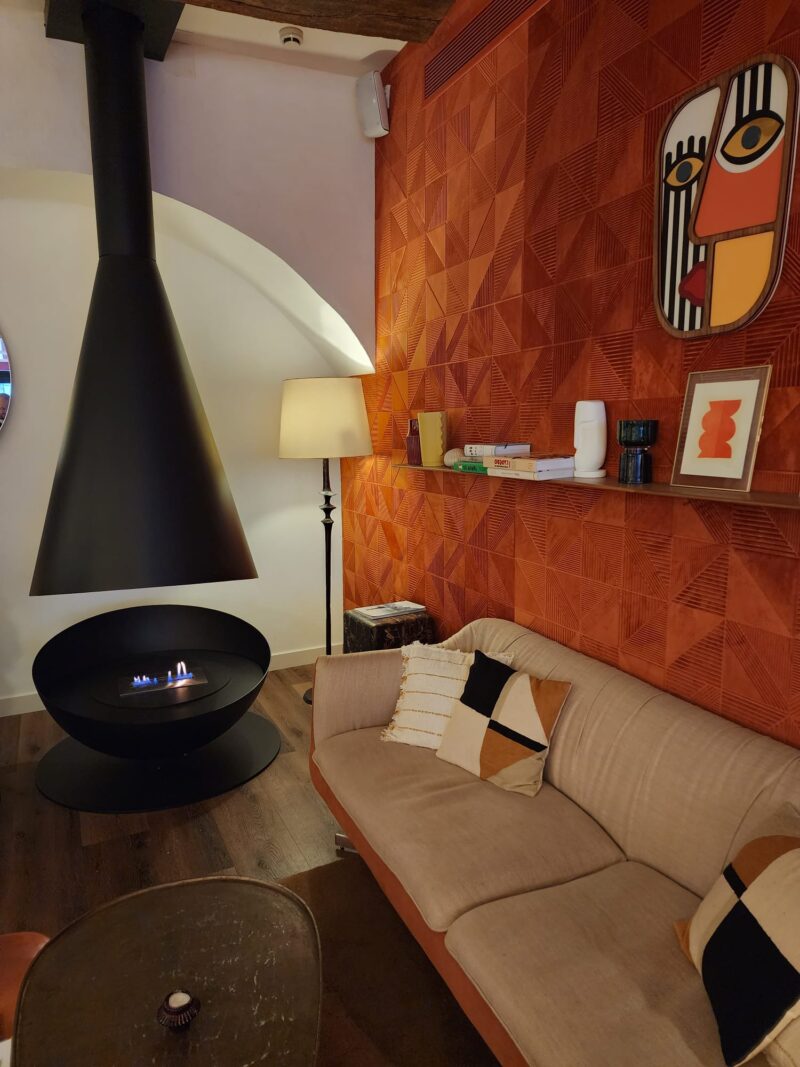 Chambery Mademoiselle Folie Şömine ve İçerisi