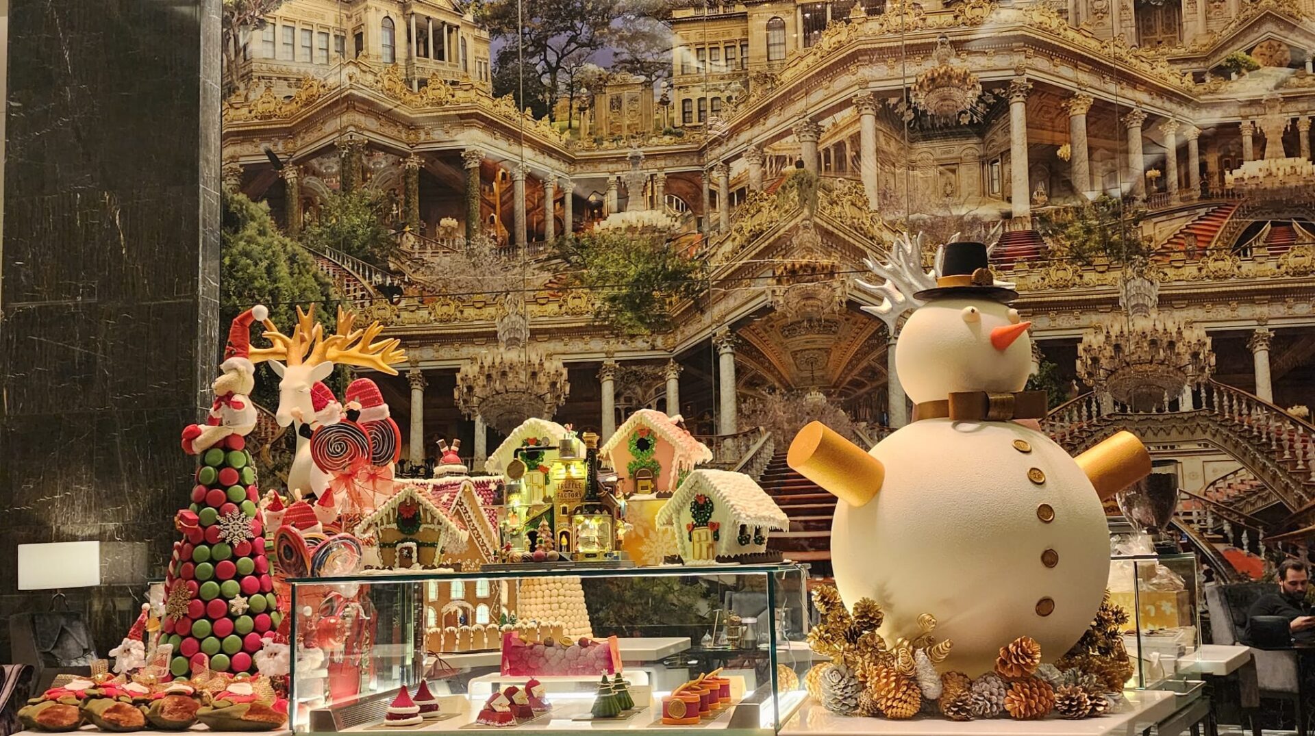 Lavinia Lounge Raffles Hotel Yılbaşı süsleri 2