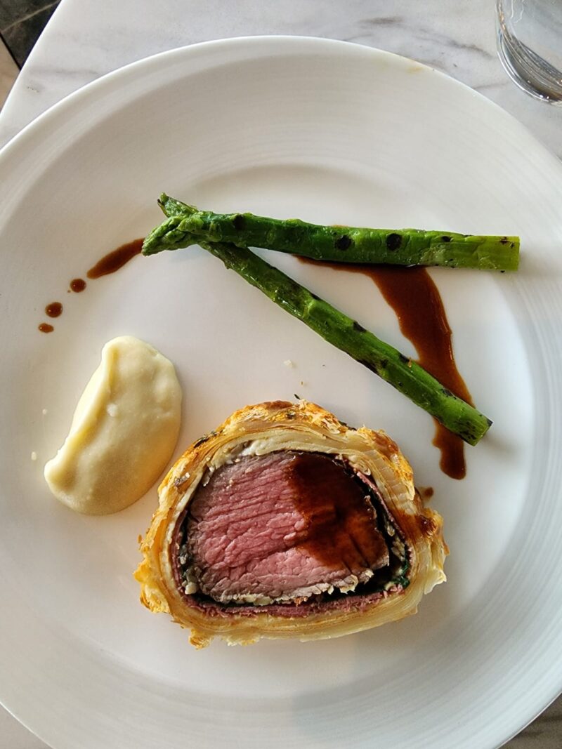 Raffles Hotel İstanbul Brunch Beef Wellington 1